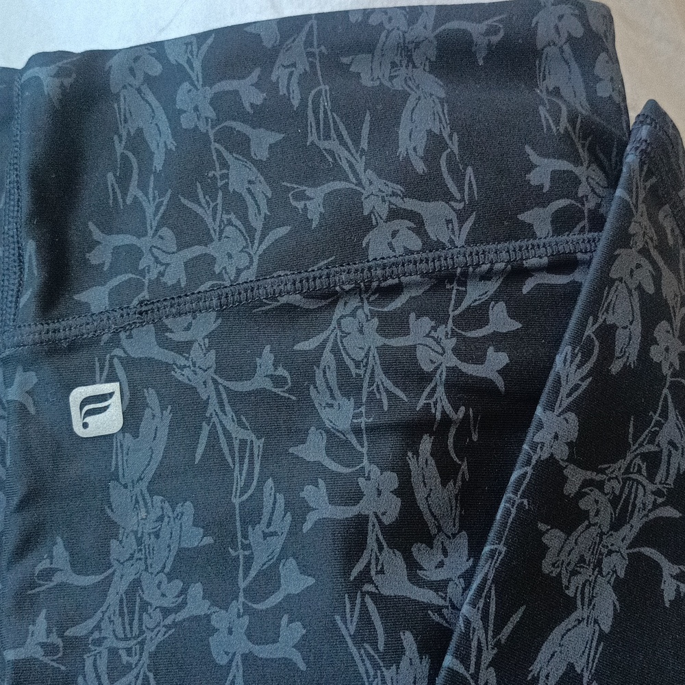 New Fabletics Leggings - Picture 2 of 10